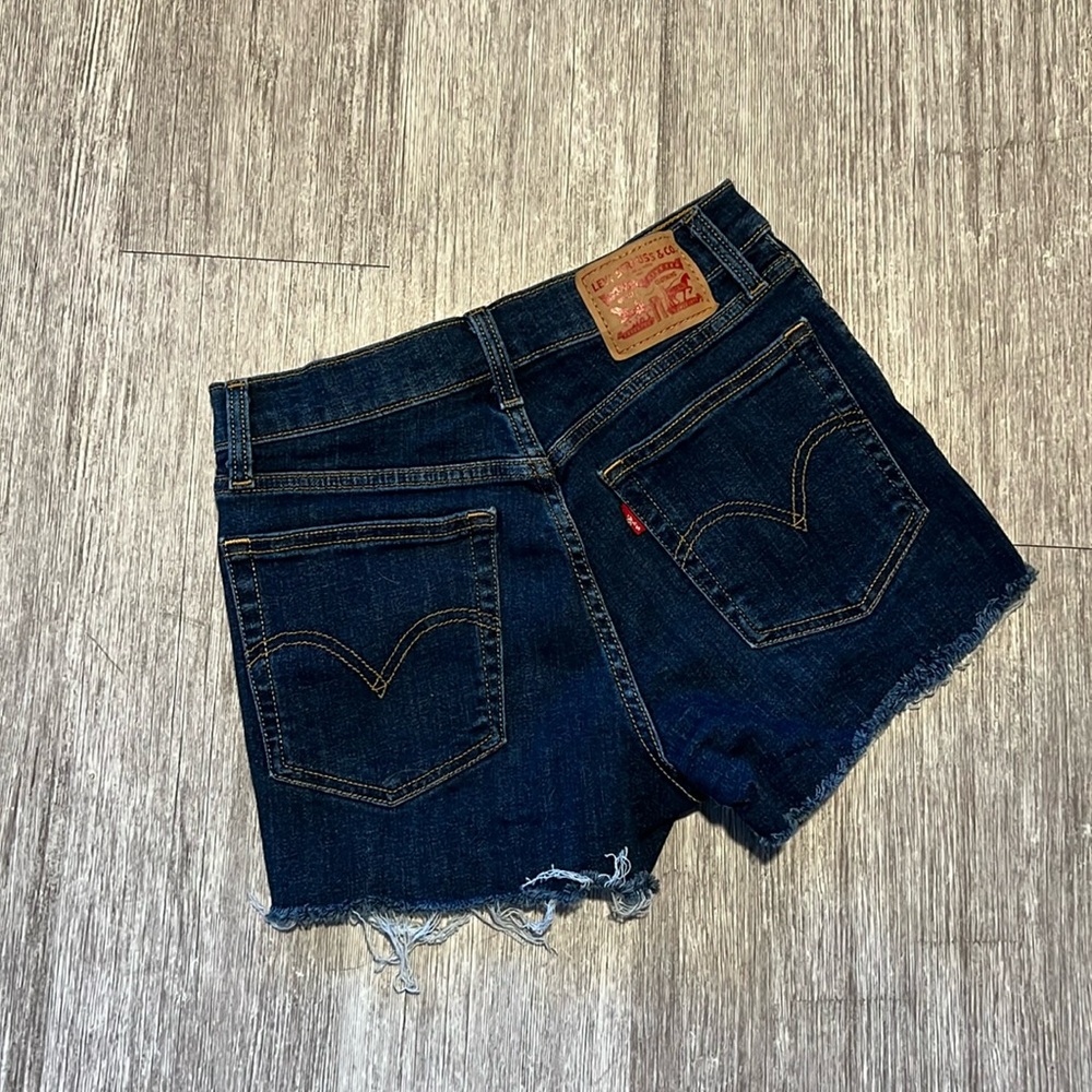 NEVER WORN • Levi’s High Waisted Shorts